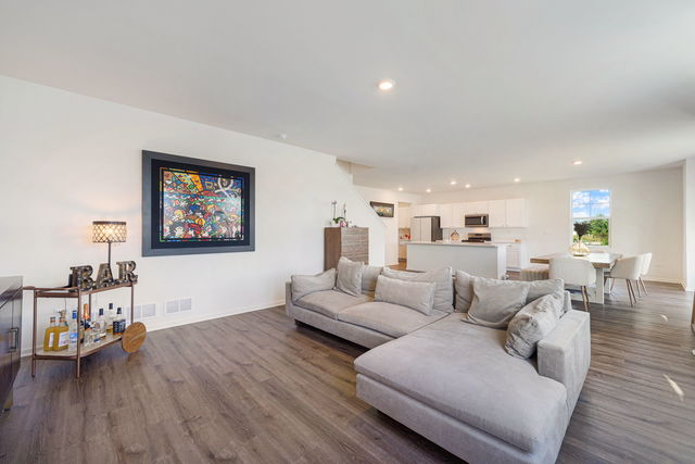 2042 Legacy Pointe Blvd - Photo 7 of 14