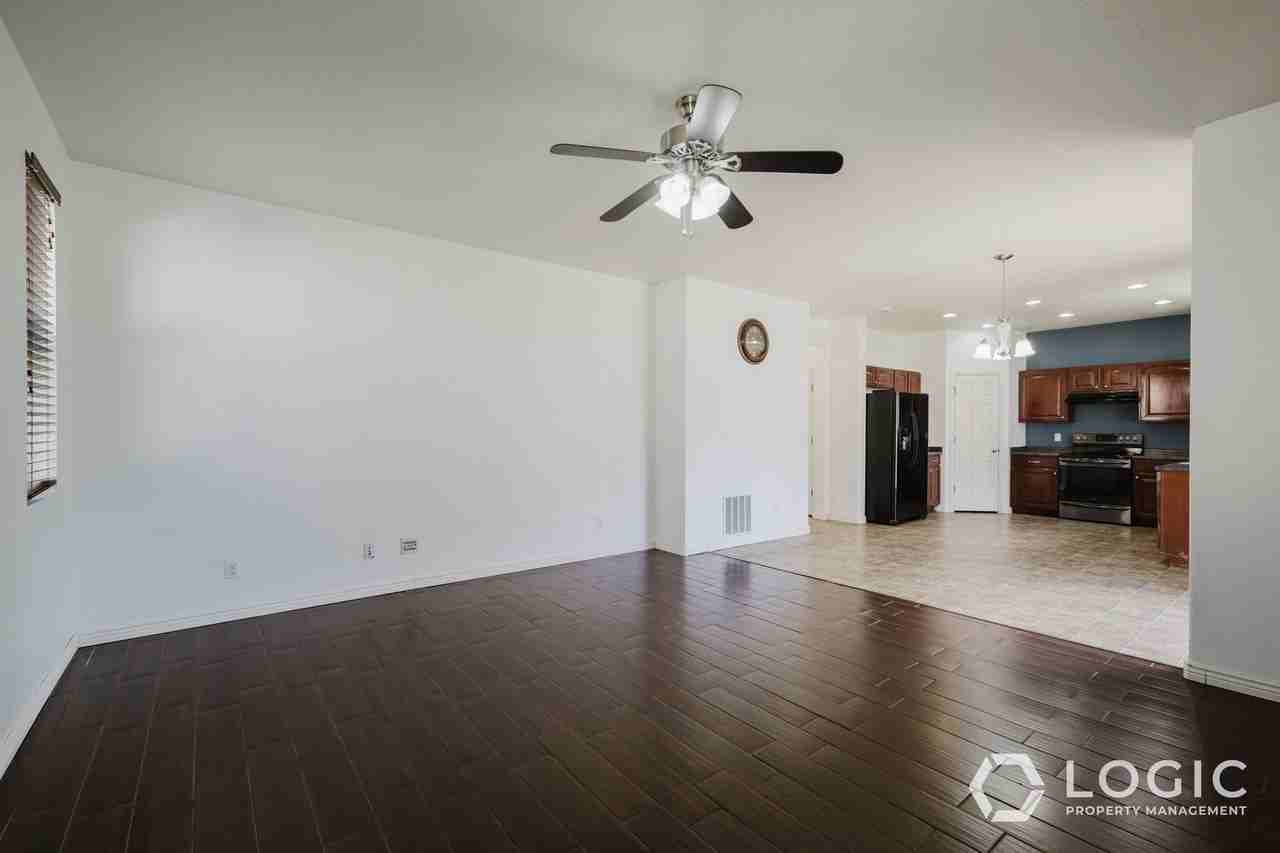 7673 N Decrescendo Dr - Photo 6 of 26