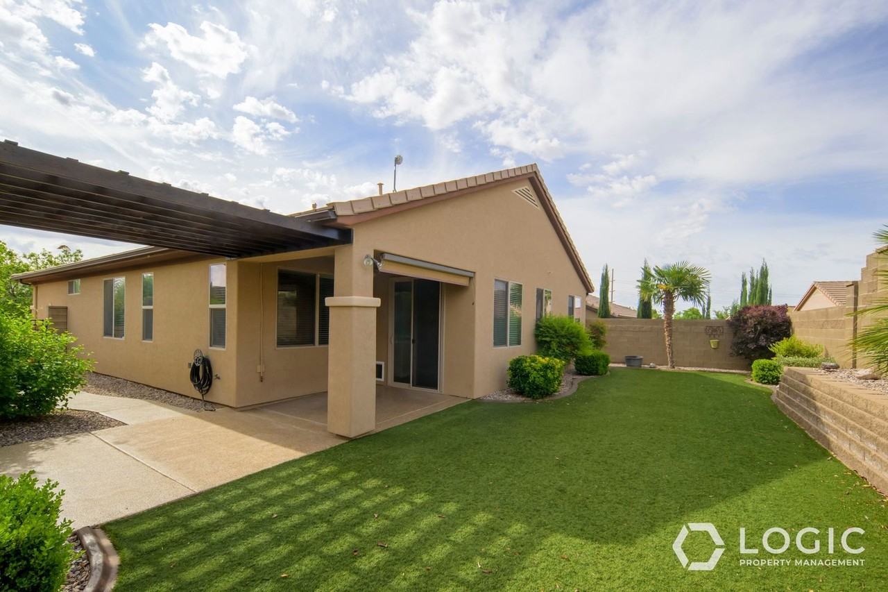 2445 E White Horse Dr - Photo 2 of 26