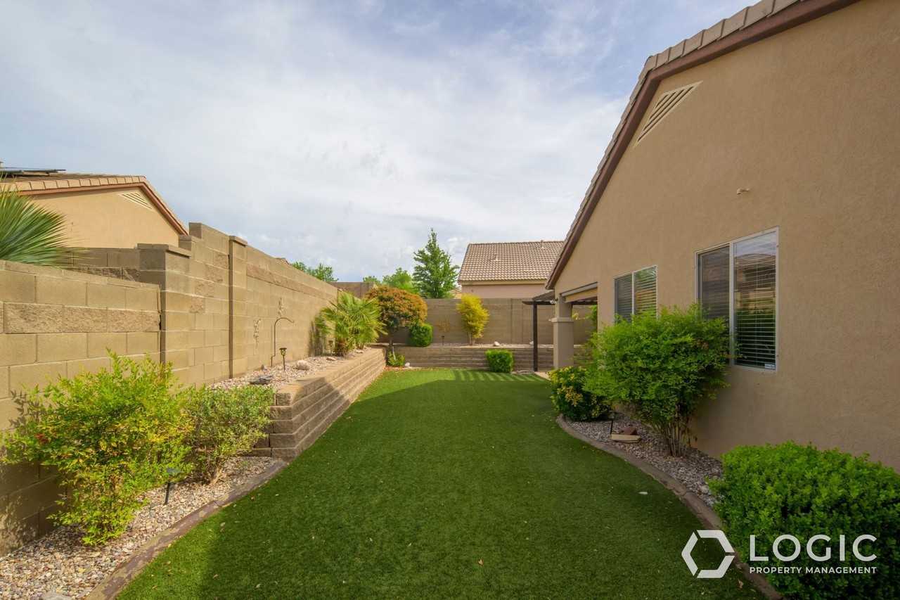 2445 E White Horse Dr - Photo 3 of 26