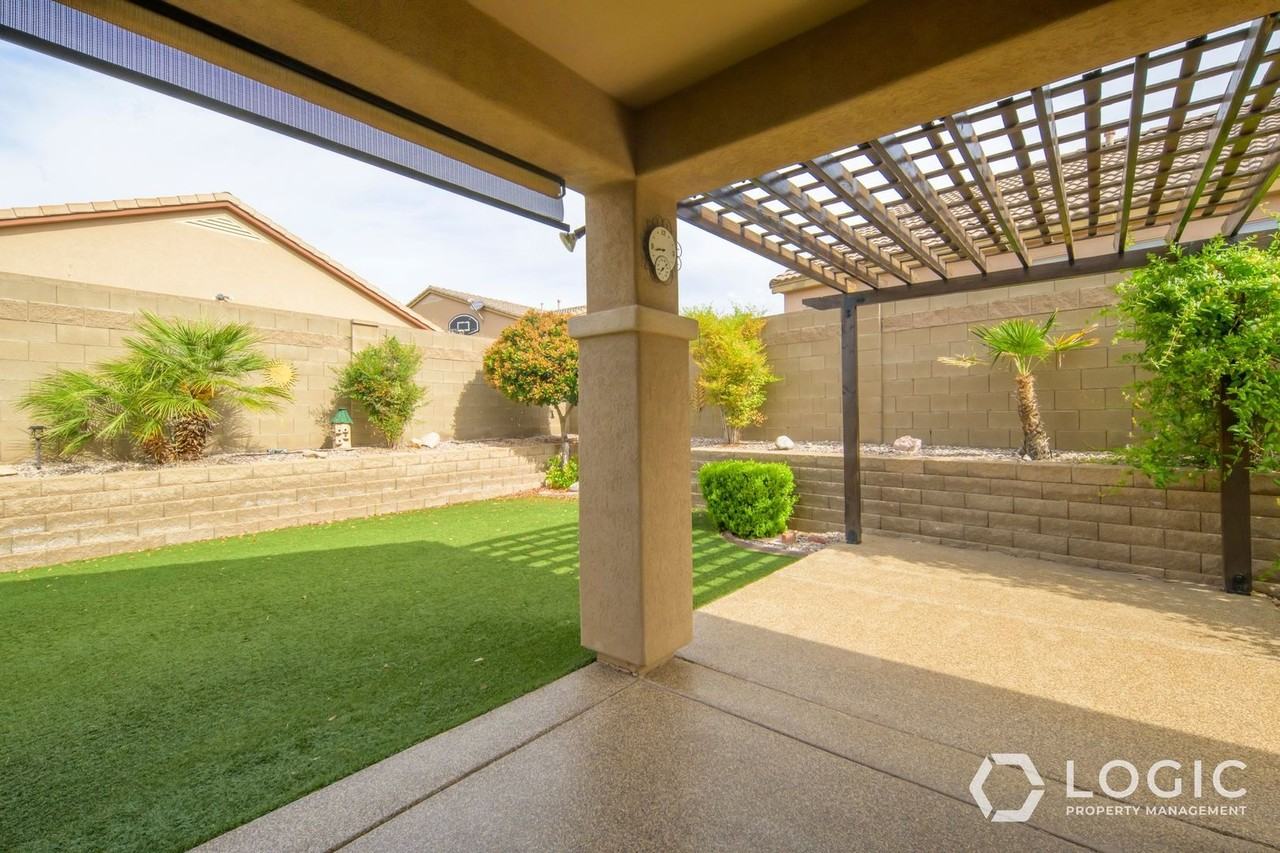 2445 E White Horse Dr - Photo 4 of 26