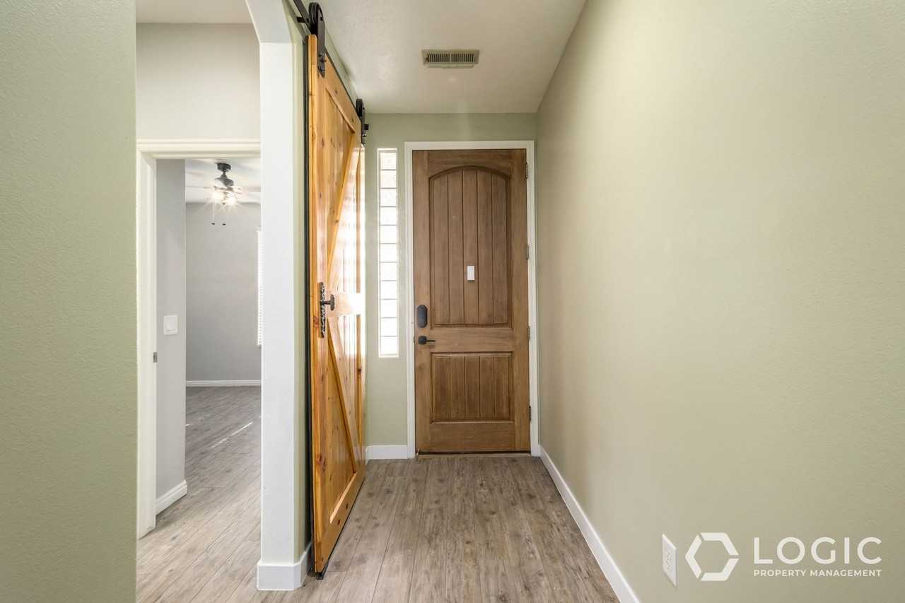 2445 E White Horse Dr - Photo 5 of 26