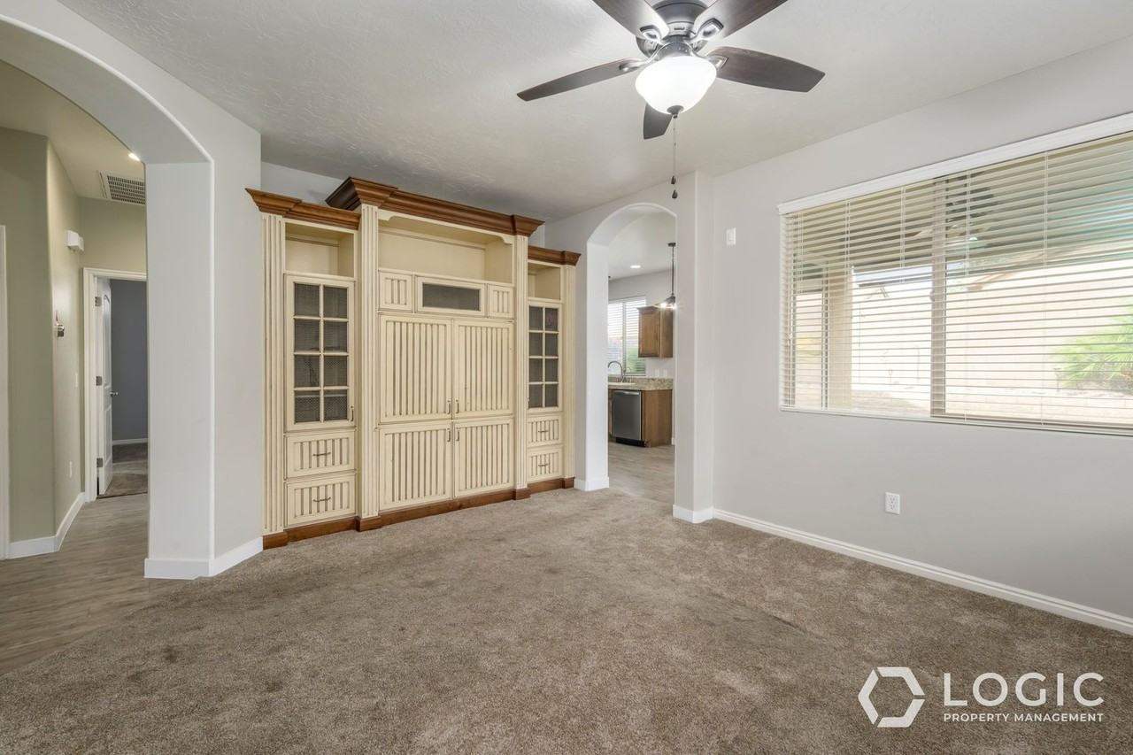 2445 E White Horse Dr - Photo 6 of 26