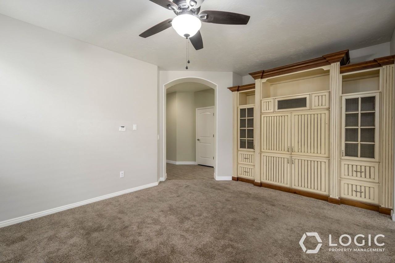 2445 E White Horse Dr - Photo 7 of 26