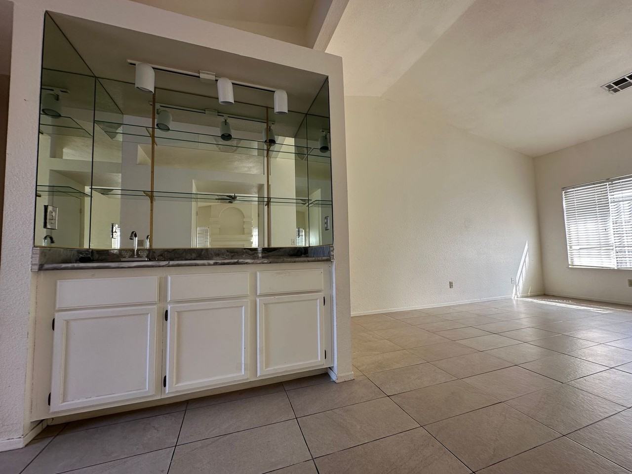 1585 Rowan Tree Dr - Photo 5 of 13