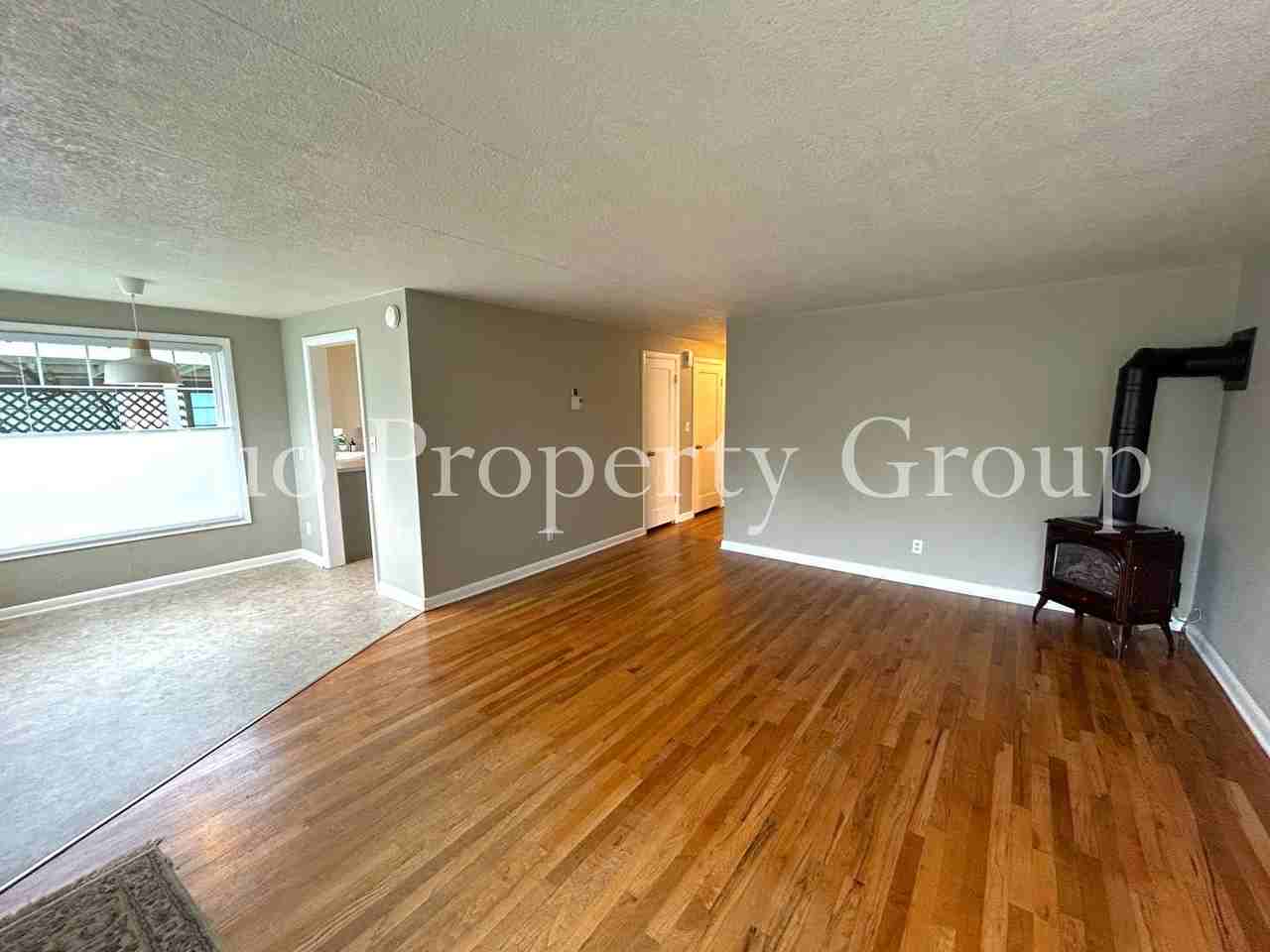 1385 Tyler St - Photo 3 of 22