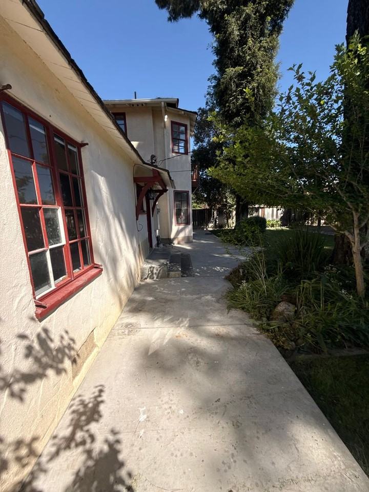 637 Adams Ave - Photo 4 of 9