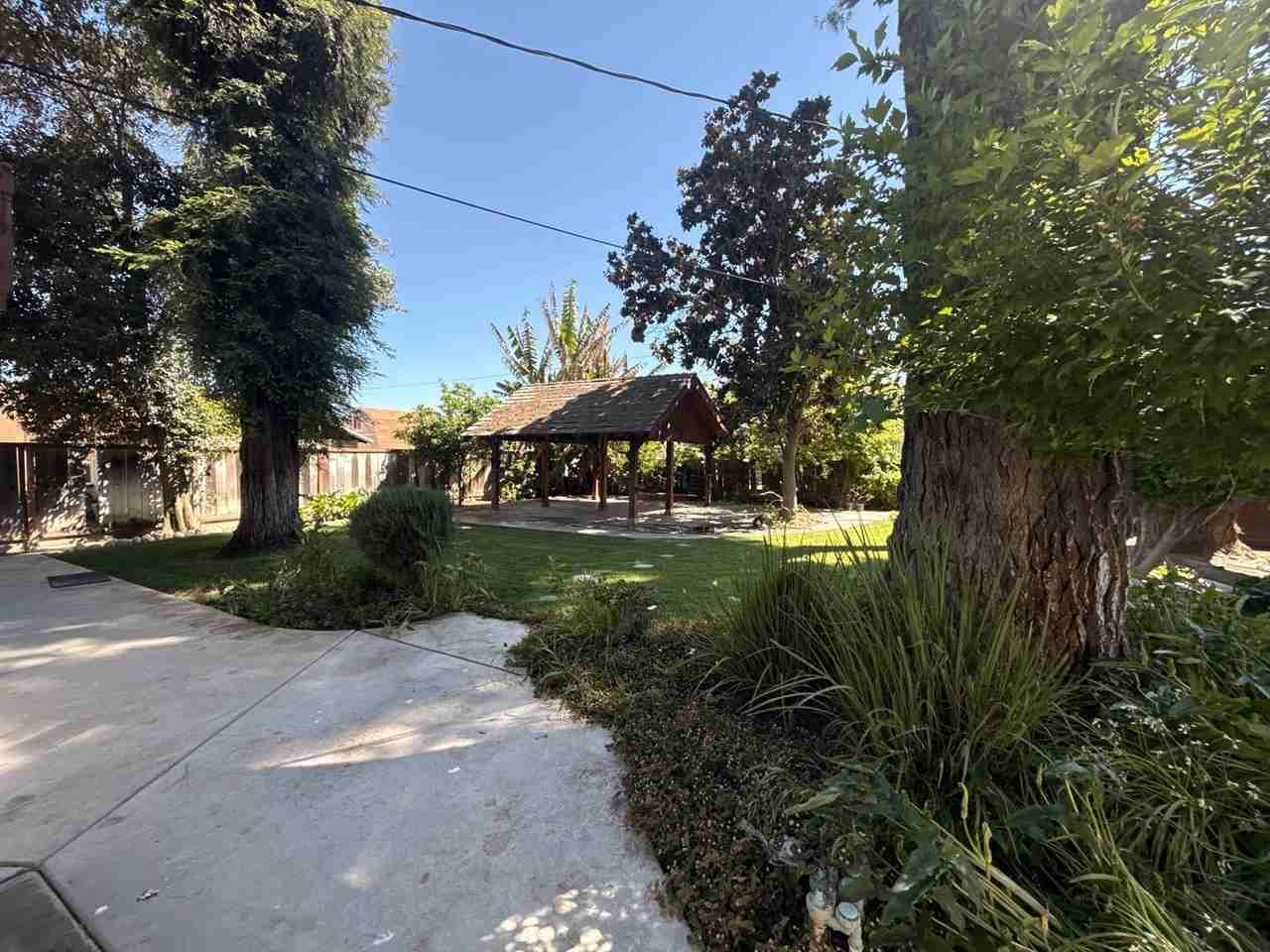 637 Adams Ave - Photo 5 of 9