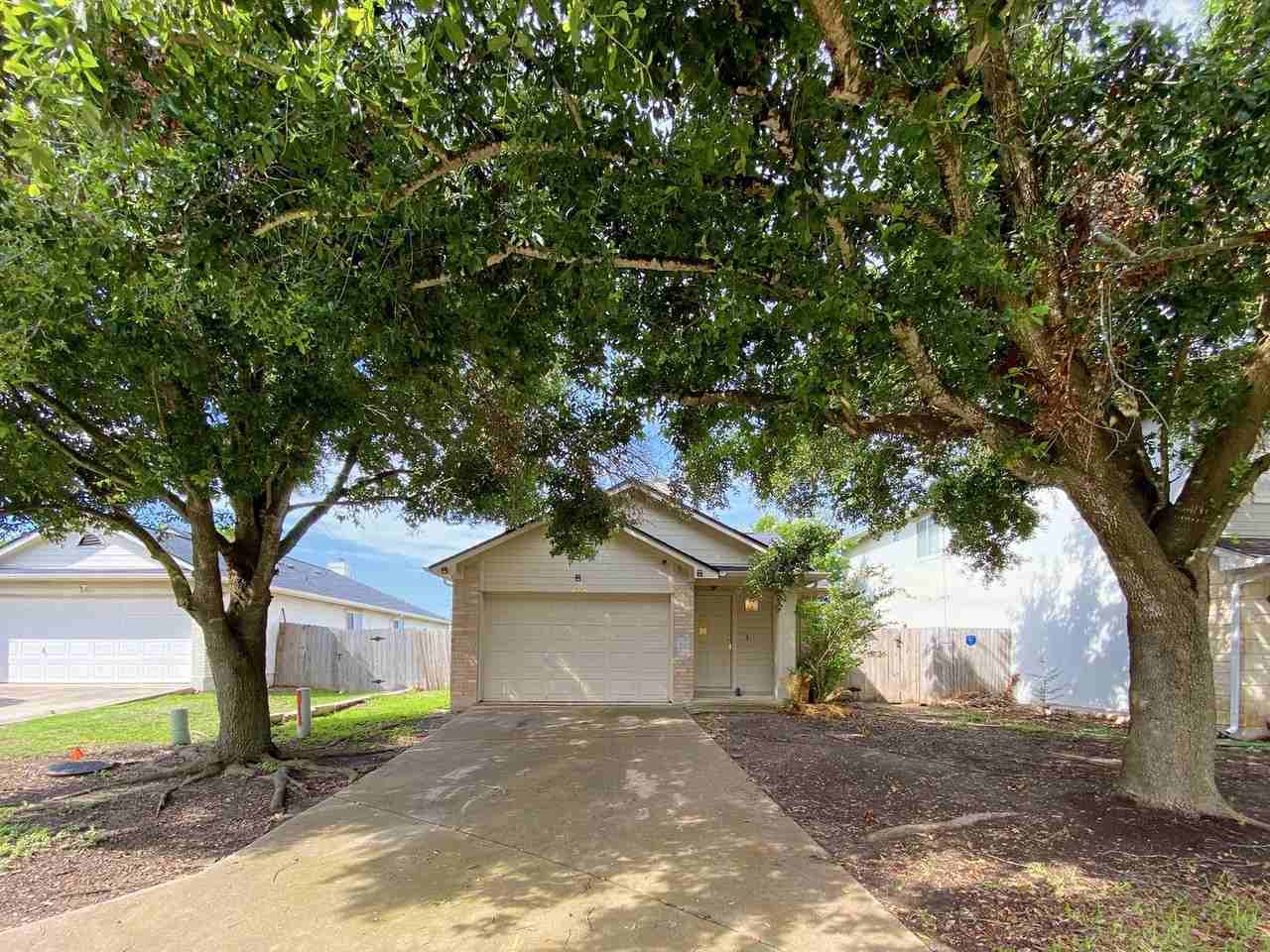 16921 Hamilton Point Cir - Photo 3 of 27