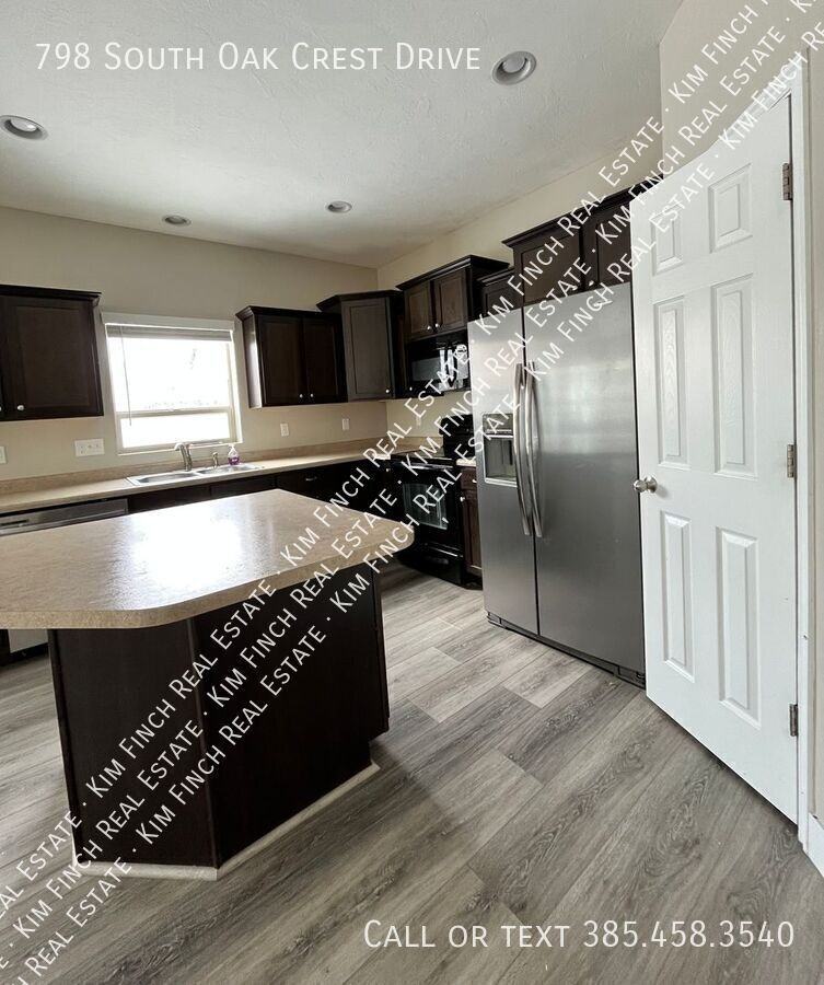 798 S Oak Crest Dr - Photo 5 of 50