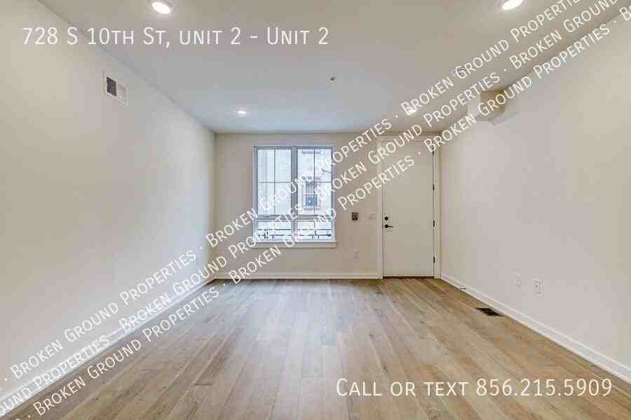 728 S 10th St #2 - Photo 3 of 15