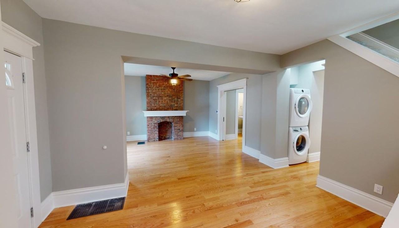 1348 Summit St - Photo 5 of 22