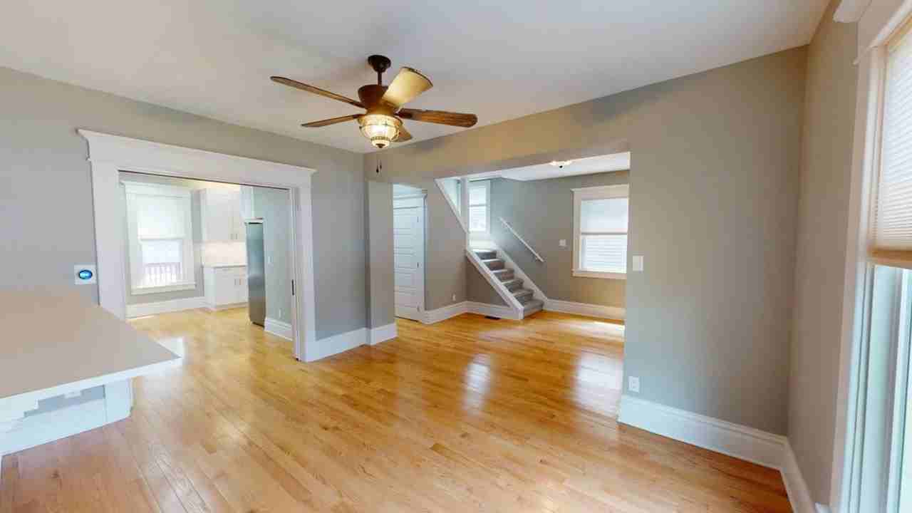 1348 Summit St - Photo 6 of 22