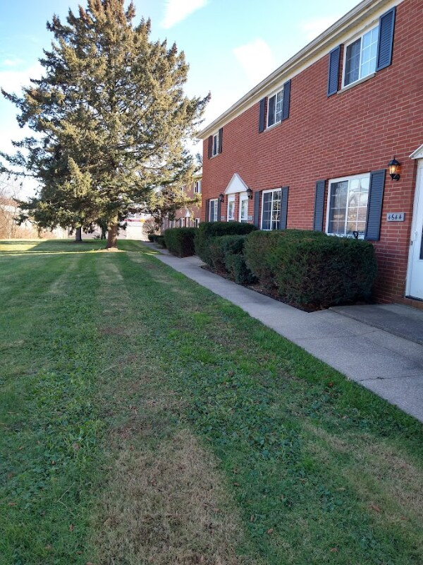 4640 Applegrove St Nw - Photo 5 of 12