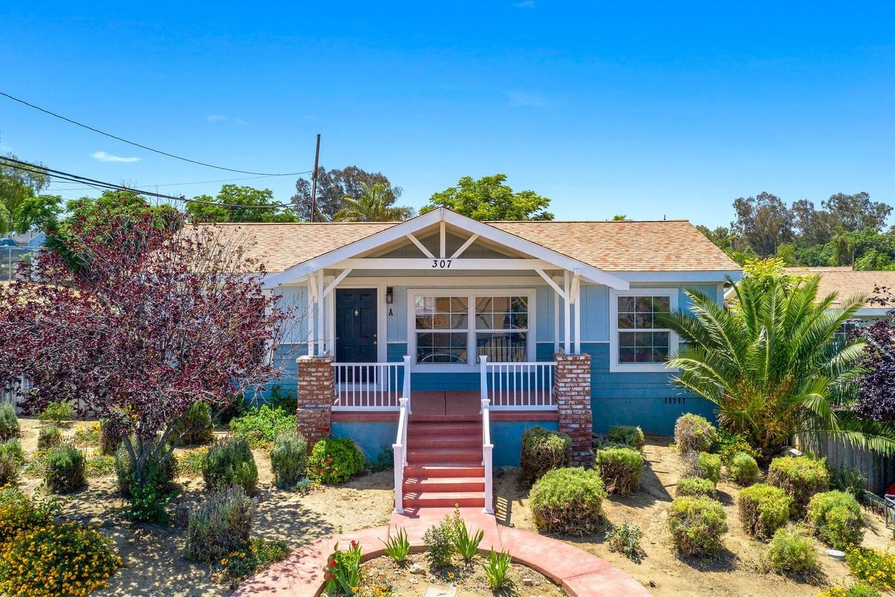 307 N Poe St #A - Photo 2 of 26