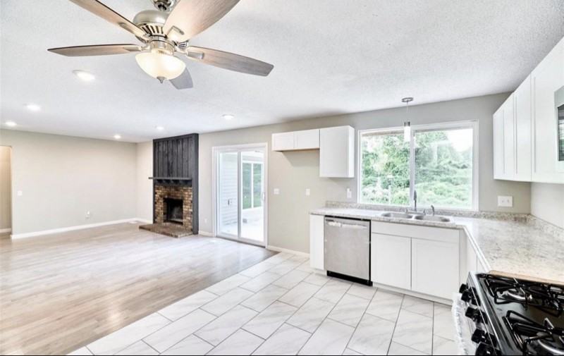 11951 Jerries Ln - Photo 7 of 31