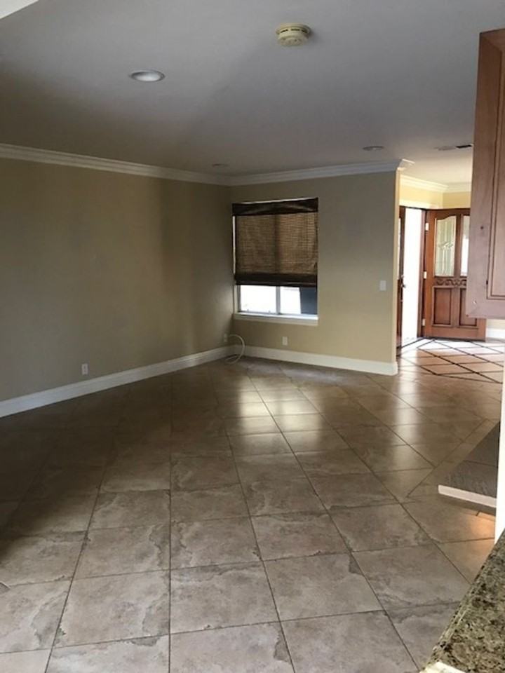 5652 Highgate Ter - Photo 4 of 12