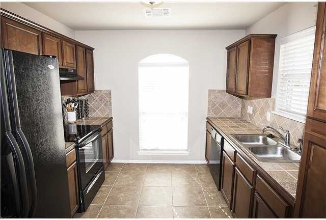 2249 Nw 198th St - Photo 2 of 7