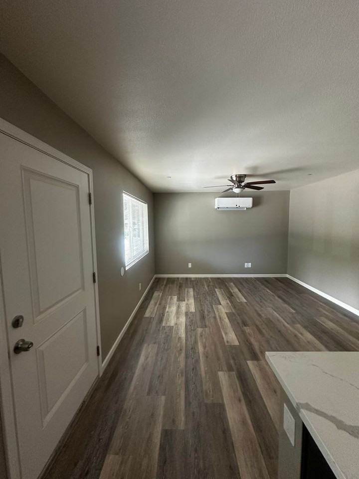 2110 Iroquois Ave - Photo 3 of 15