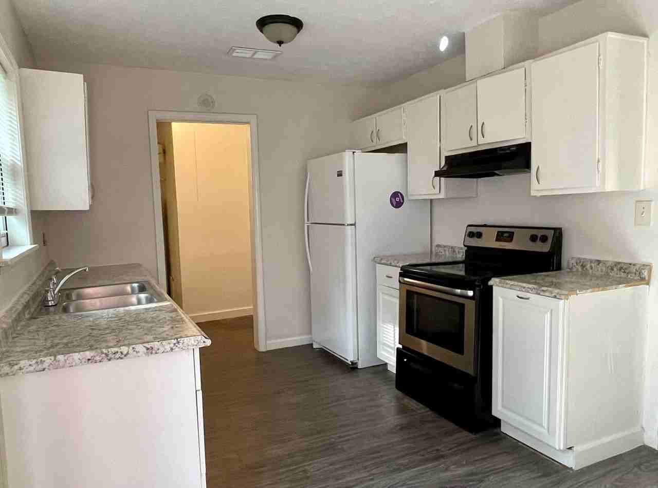 8832 E Bourne Dr - Photo 3 of 9