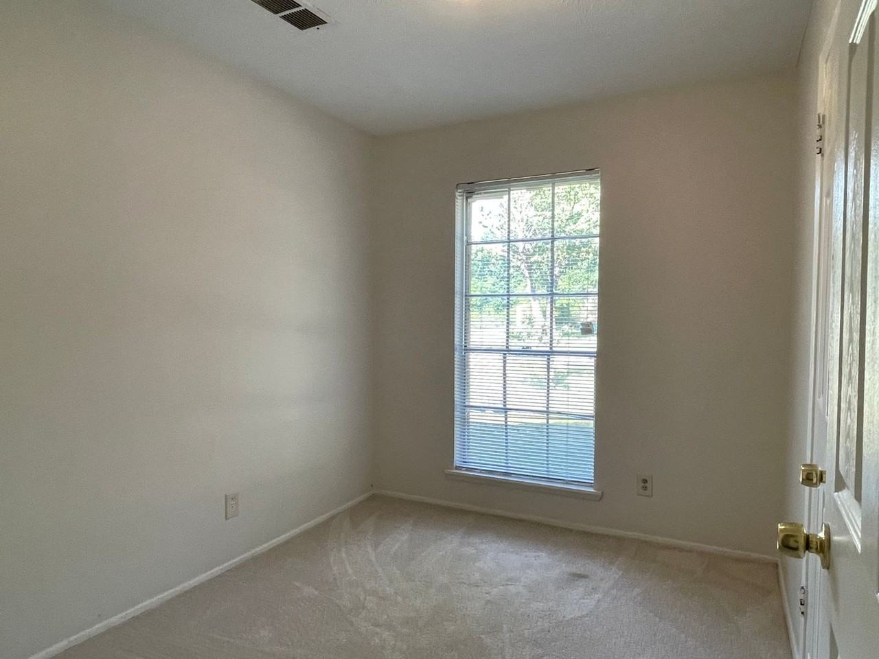 8832 E Bourne Dr - Photo 5 of 9