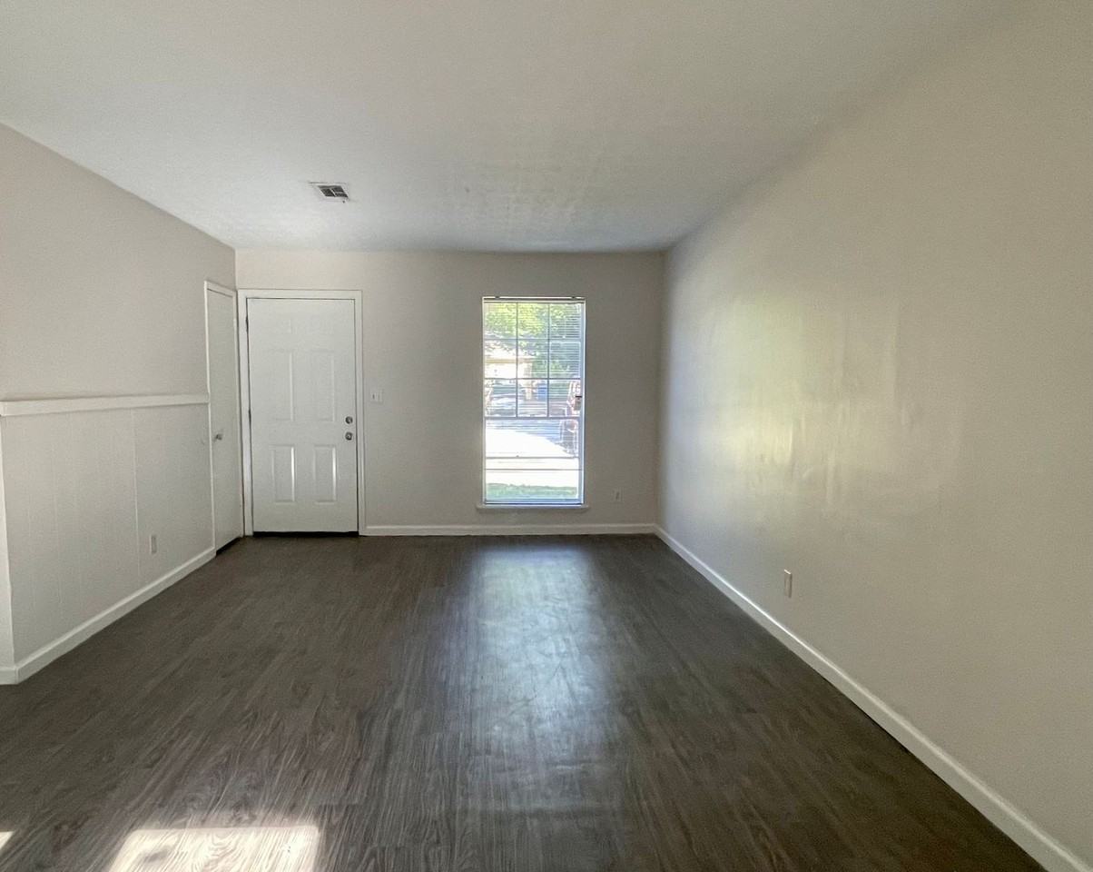 8832 E Bourne Dr - Photo 6 of 9