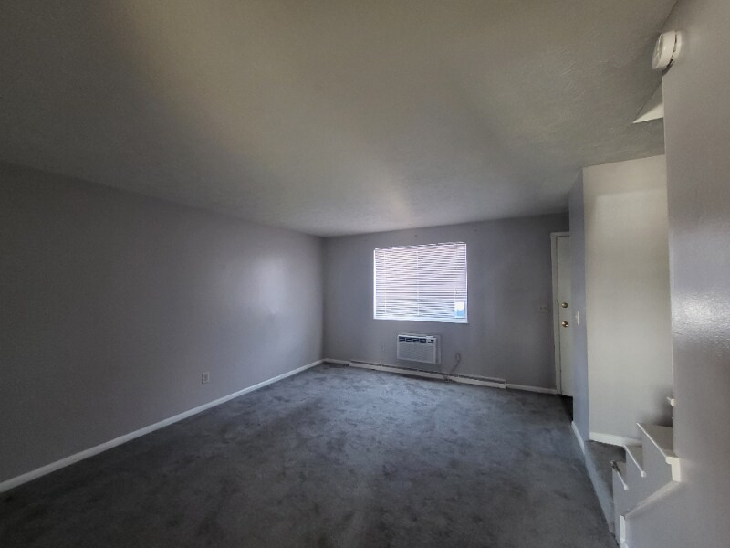 2200 Harsh Ave Se - Photo 2 of 20