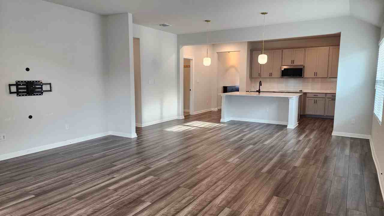 704 Giorgio Moroder Dr #1 - Photo 4 of 10