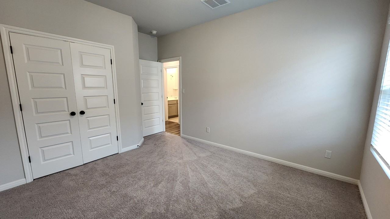 704 Giorgio Moroder Dr #1 - Photo 6 of 10