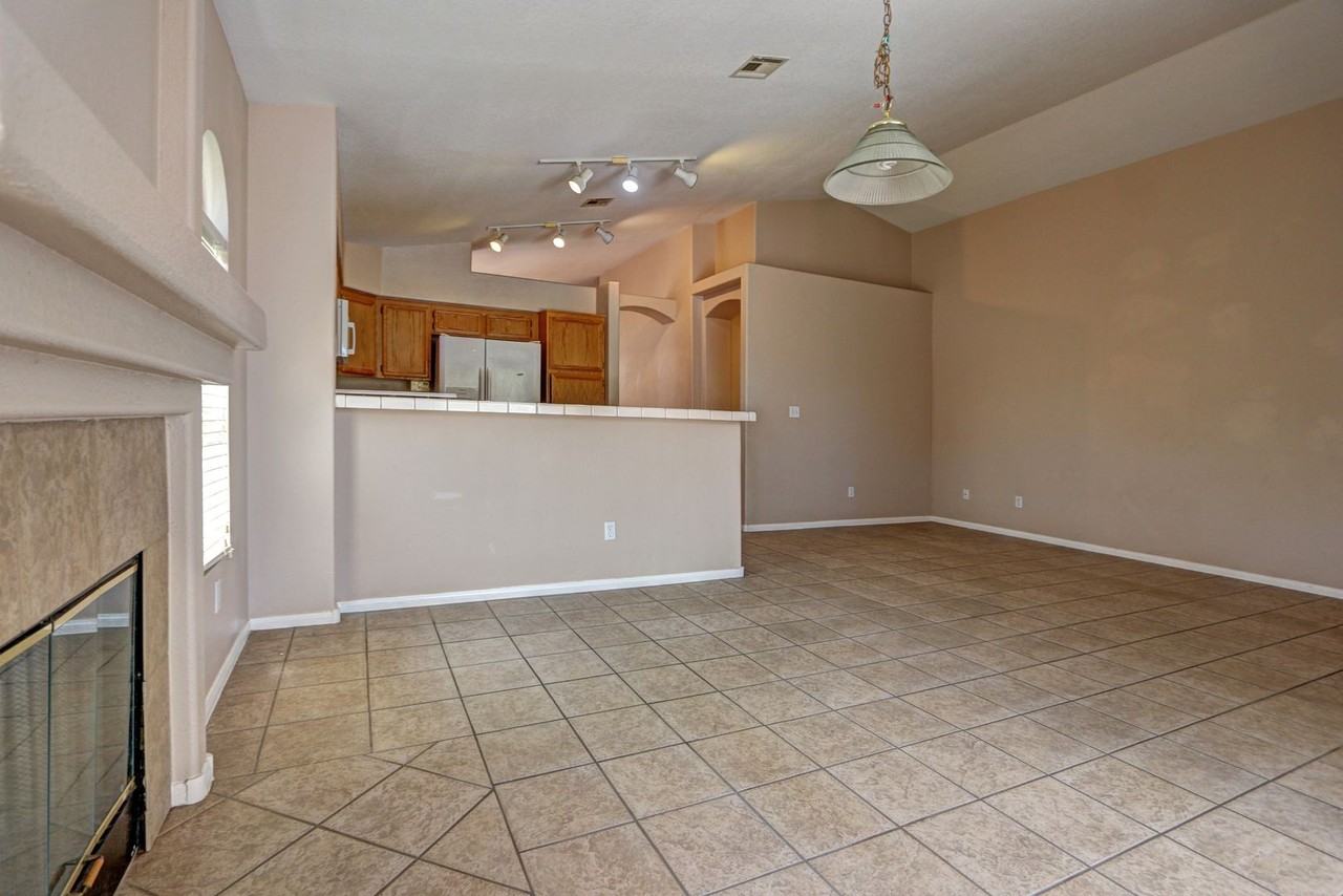 1316 Feather Glen Ct - Photo 2 of 25