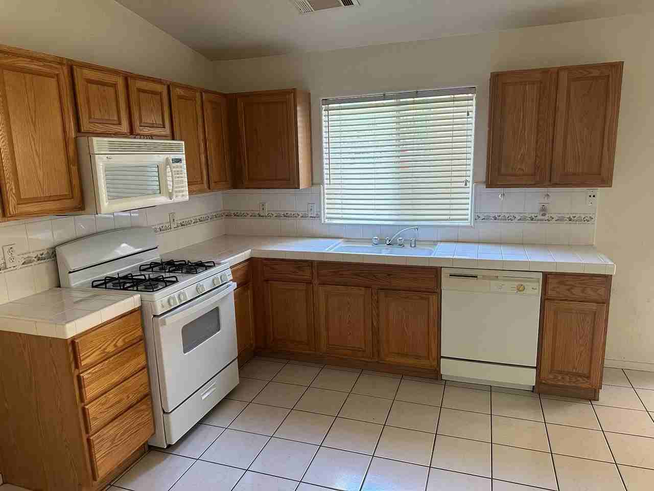 4018 W Elowin Ct - Photo 3 of 12