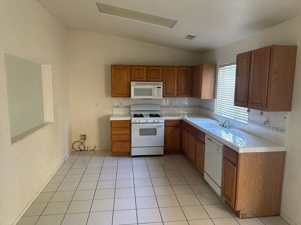 4018 W Elowin Ct - Photo 4 of 12