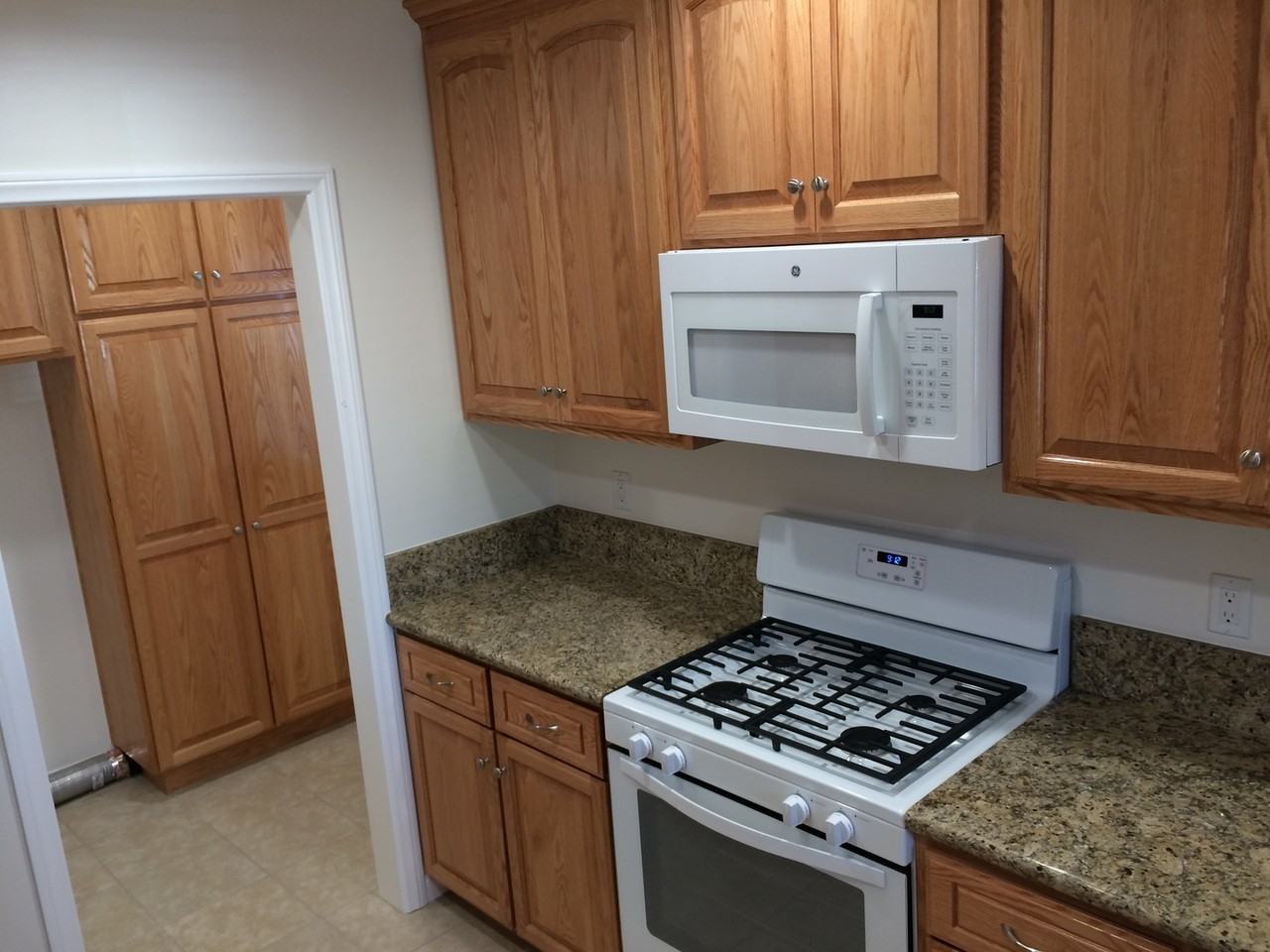 6136 Coldbrook Ave - Photo 3 of 10