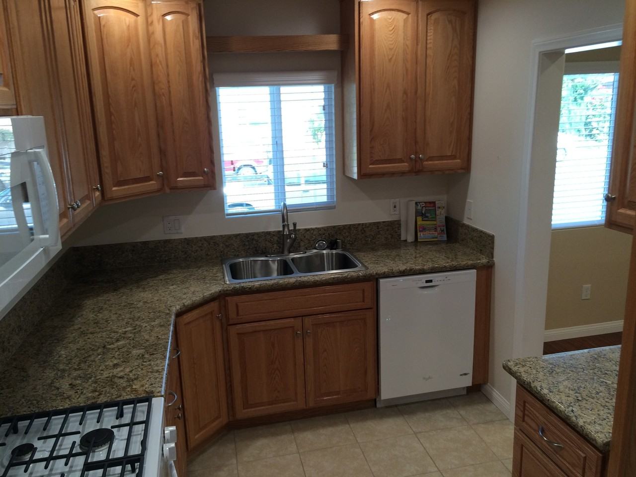 6136 Coldbrook Ave - Photo 4 of 10