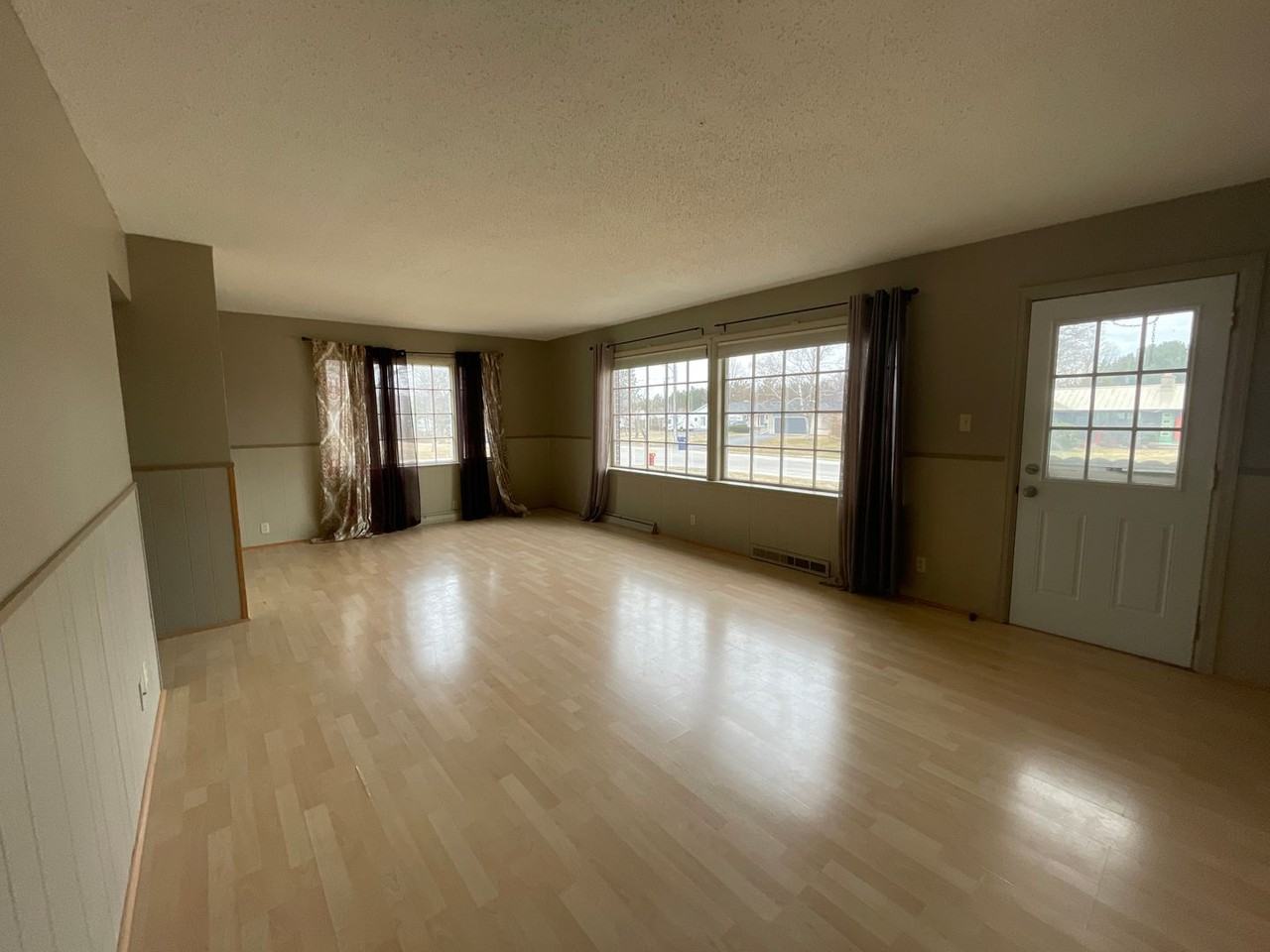 241 Boughey St - Photo 2 of 22