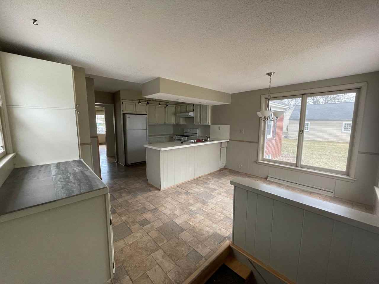 241 Boughey St - Photo 4 of 22