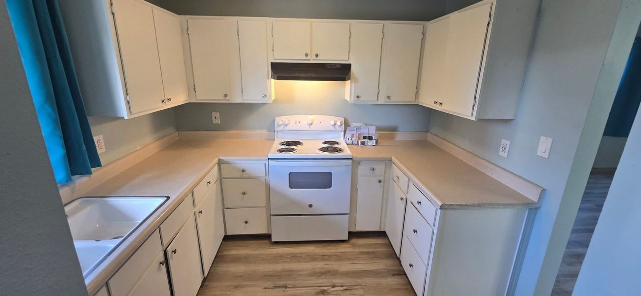 4207 Laverne Ave - Photo 3 of 9