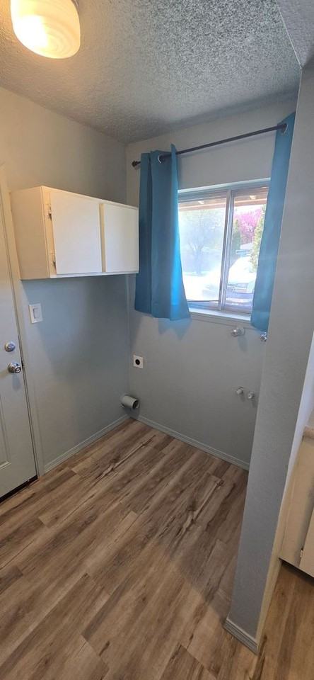 4207 Laverne Ave - Photo 4 of 9