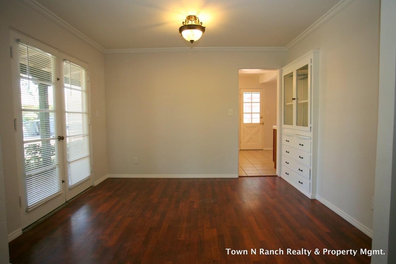 4782 Garfield St - Photo 4 of 18