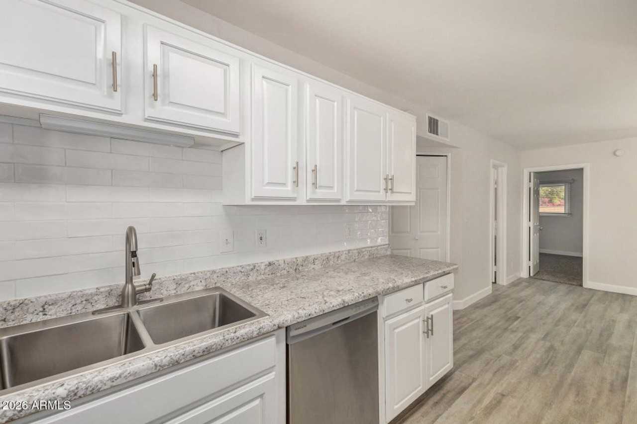 605 N Saguaro - Photo 6 of 19