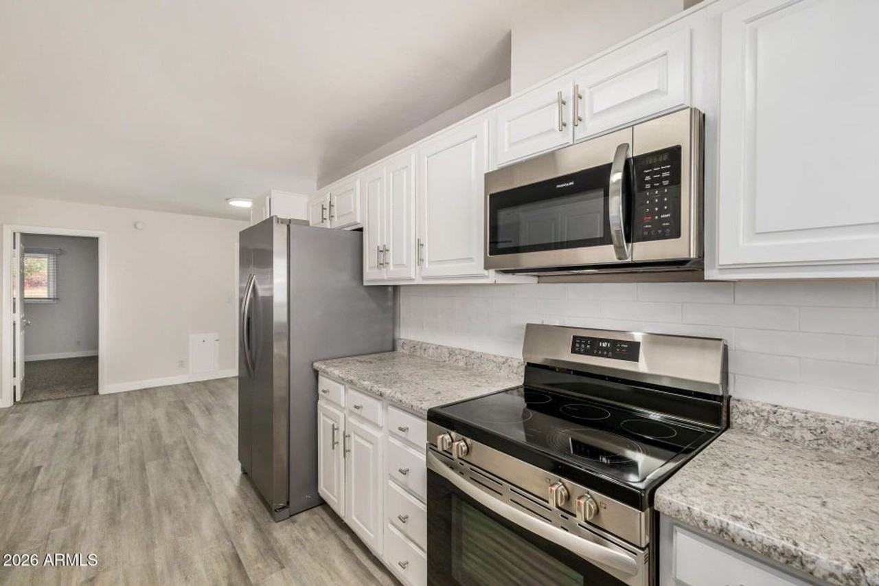 605 N Saguaro - Photo 7 of 19