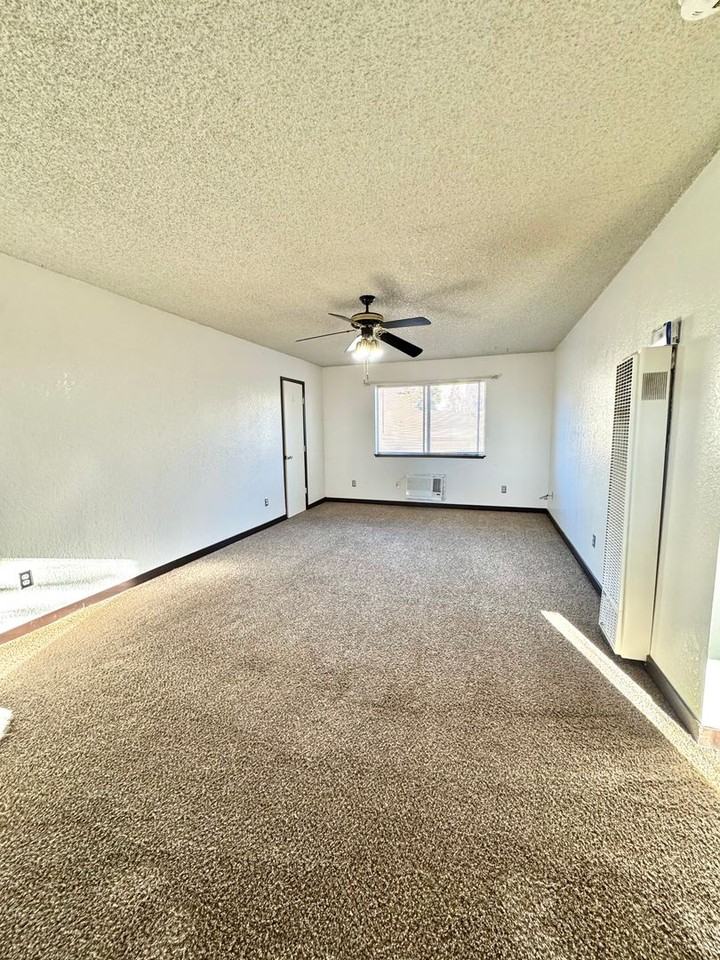 3274 Bullwinkle Dr - Photo 3 of 11