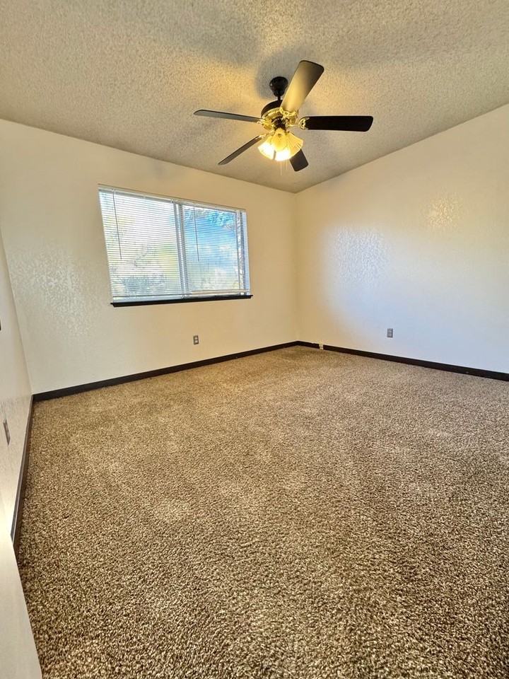 3274 Bullwinkle Dr - Photo 7 of 11