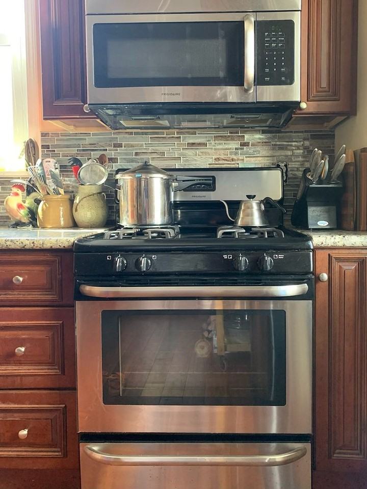 3812 Cabinet Way - Photo 4 of 17