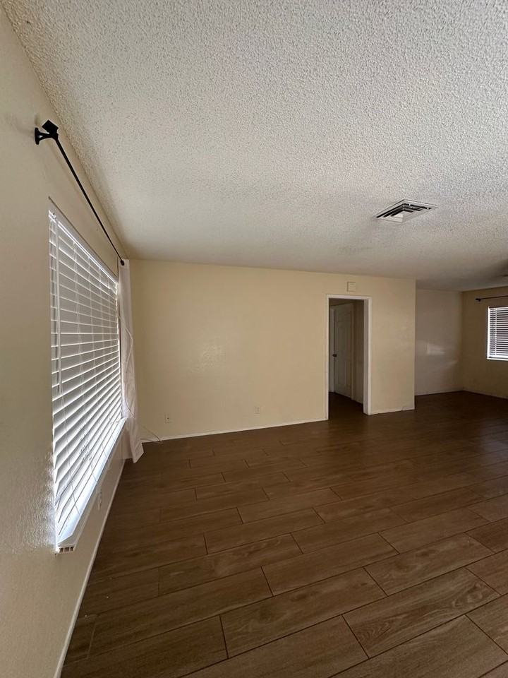 4376 Bramblewood St - Photo 2 of 25