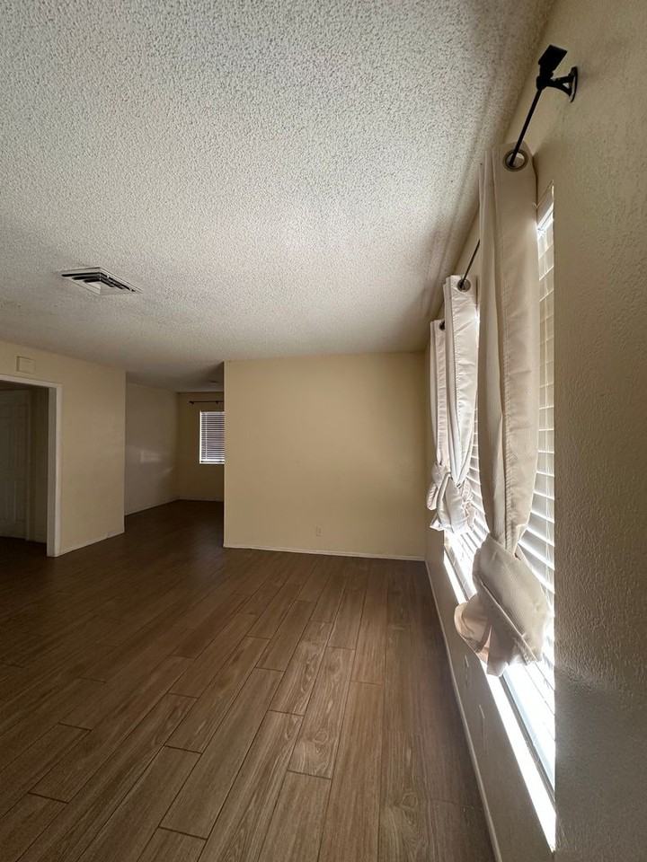 4376 Bramblewood St - Photo 4 of 25