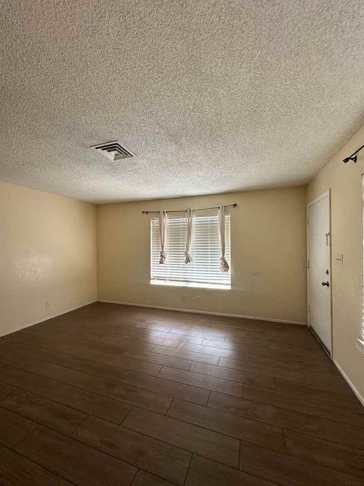 4376 Bramblewood St - Photo 5 of 25