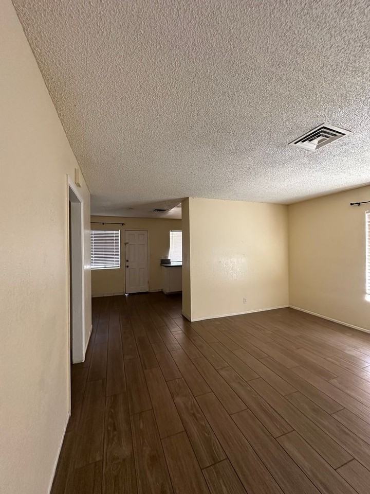 4376 Bramblewood St - Photo 6 of 25