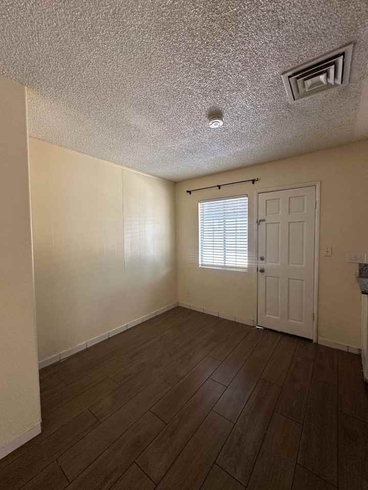 4376 Bramblewood St - Photo 7 of 25