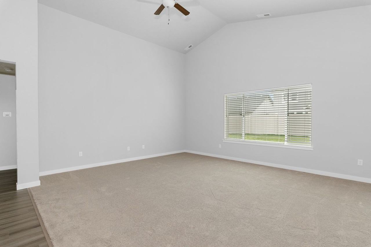 677 E Taper St - Photo 6 of 17